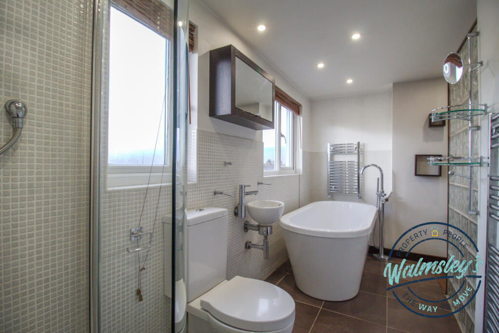 Ensuite with walki in shower cubicle