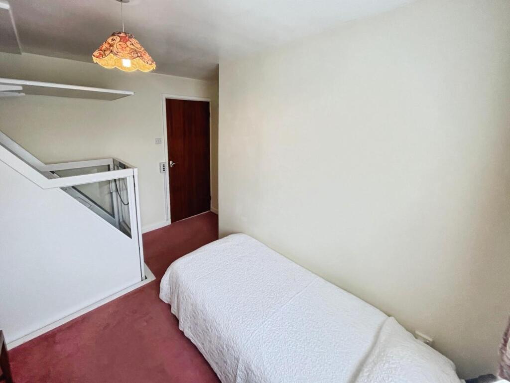 92d79bf1--40C7-A068-1EC591B305C4-71589-000009F2A70