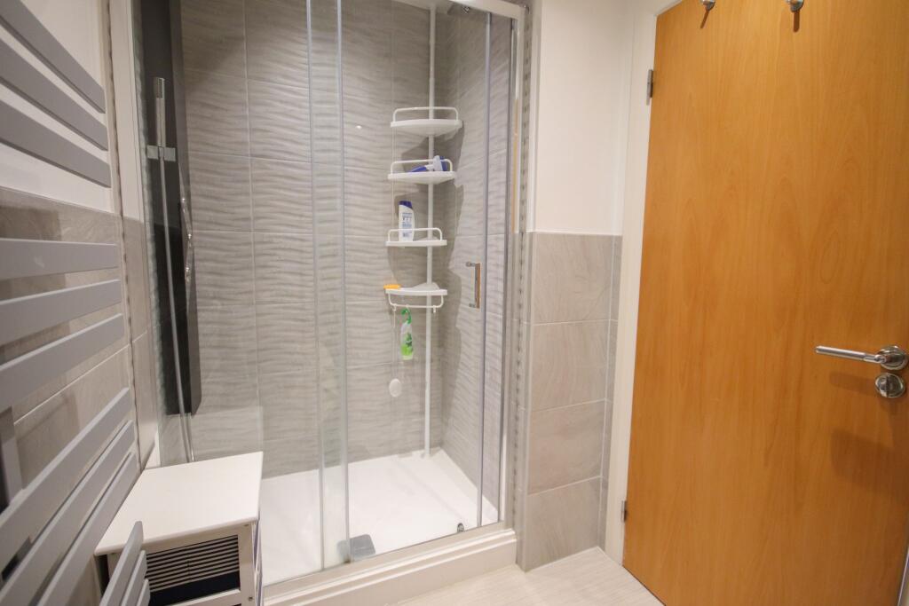 En Suite for Main Bedroom