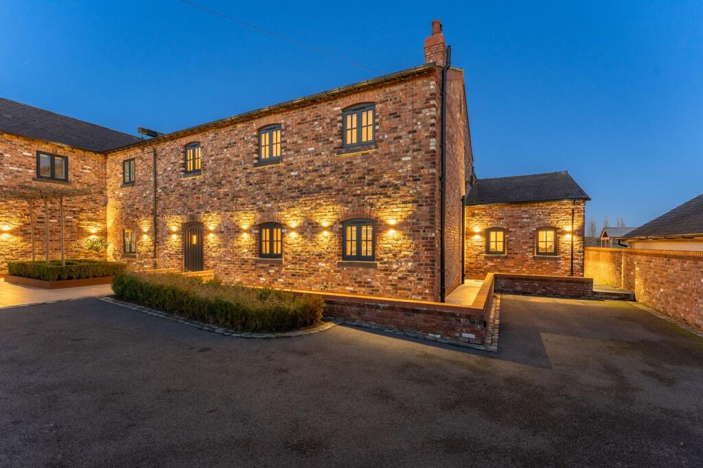 Large newly built barn on Windmill Lane, Preston On The Hill