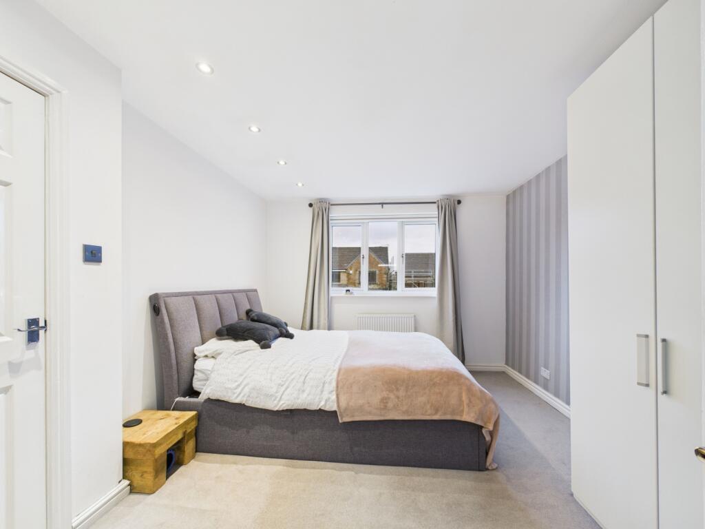 CAM02093G0-PR0067-STILL015