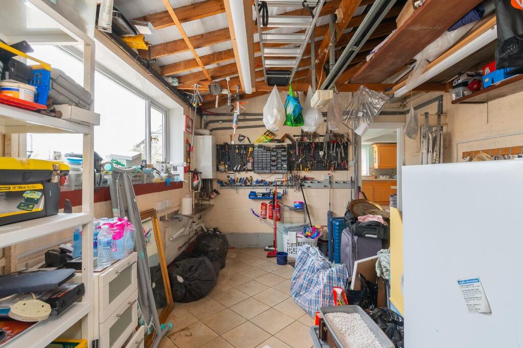 8H3RBD - Garage A.jpg