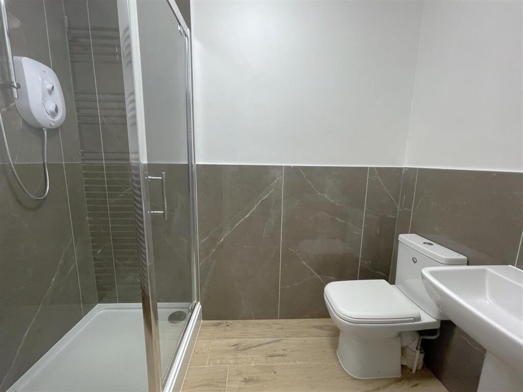 Ensuite Shower Room.jpg