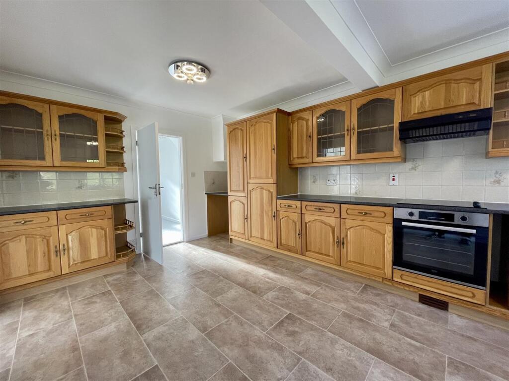 KITCHEN DINING ROOM