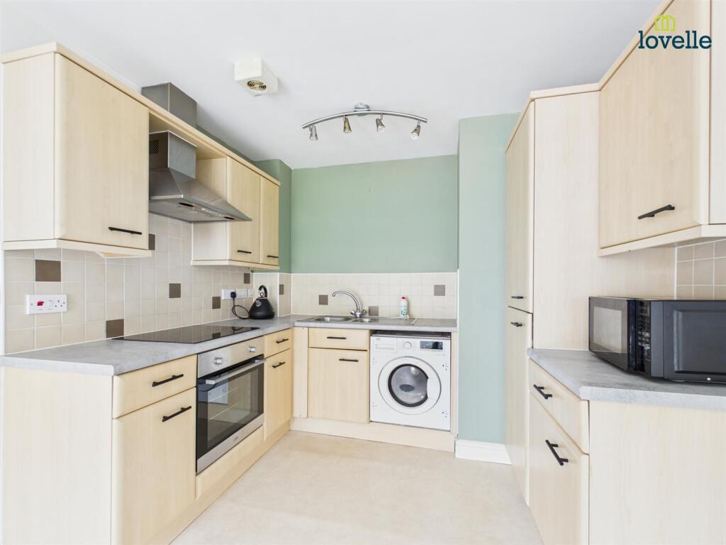 139 Kitchen.jpg
