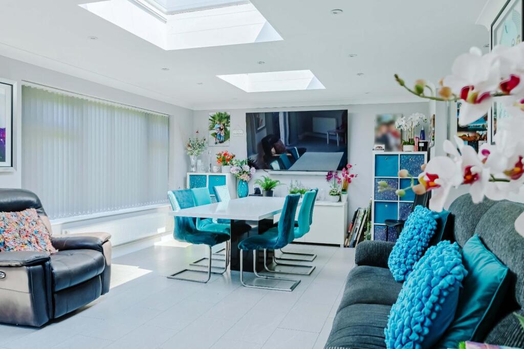 19 Abbots Way_30.JPG