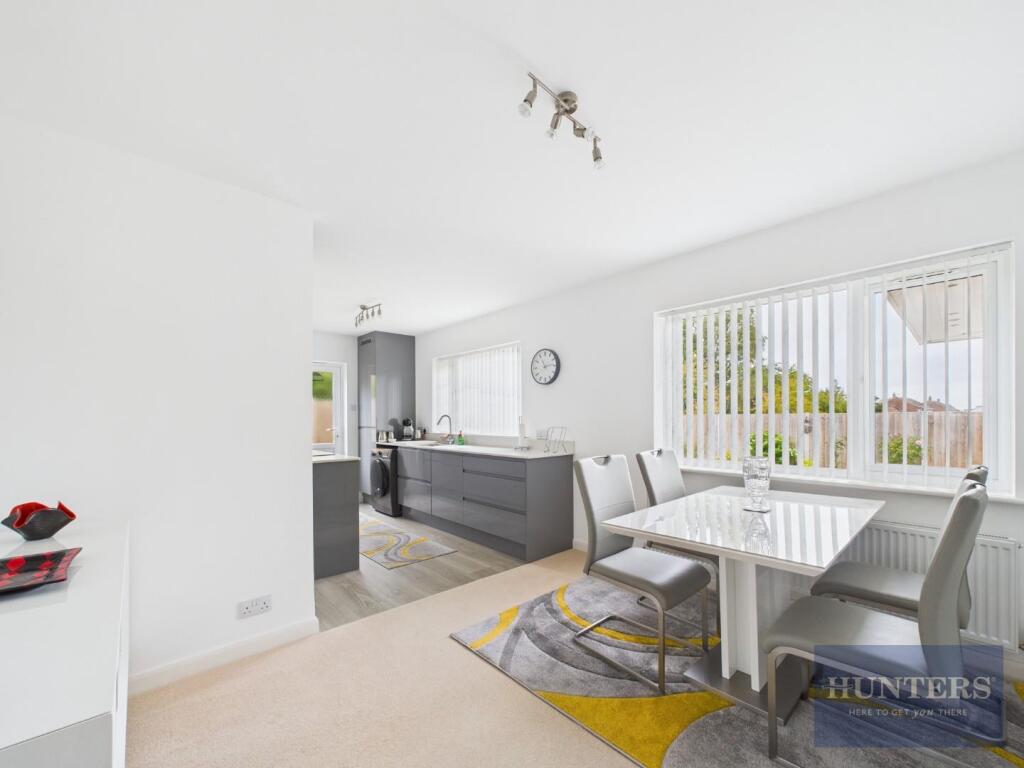 Kitchen / Dining Area