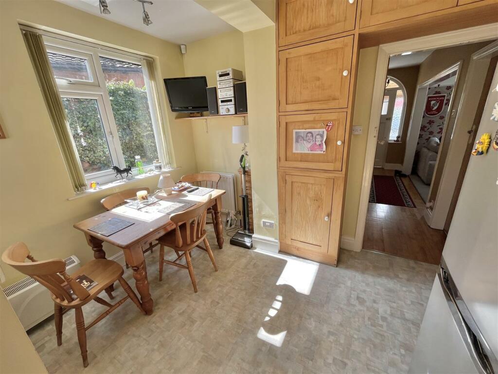 Breakfast Kitchen Aspect 3.jpg