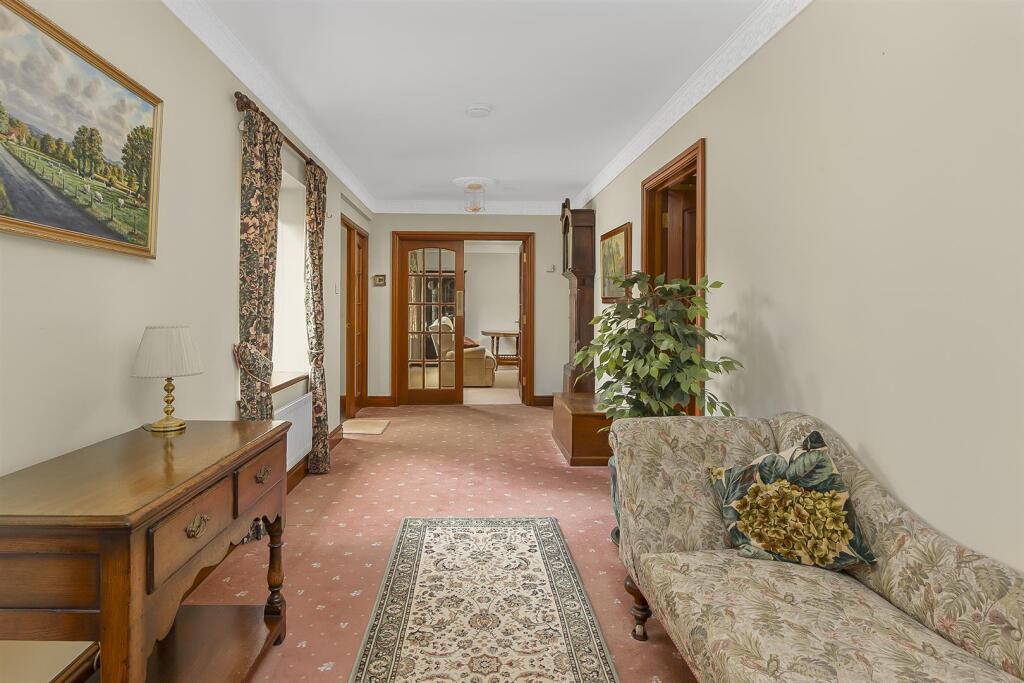 Home Close, Broadwell (19).jpg