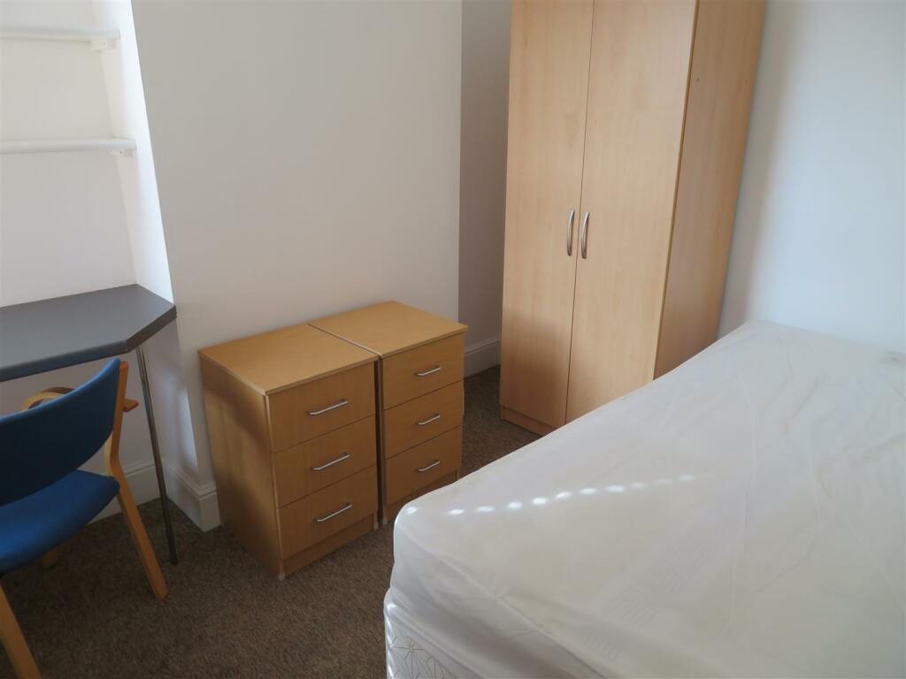 5 Haslemere Bed4 (3).JPG