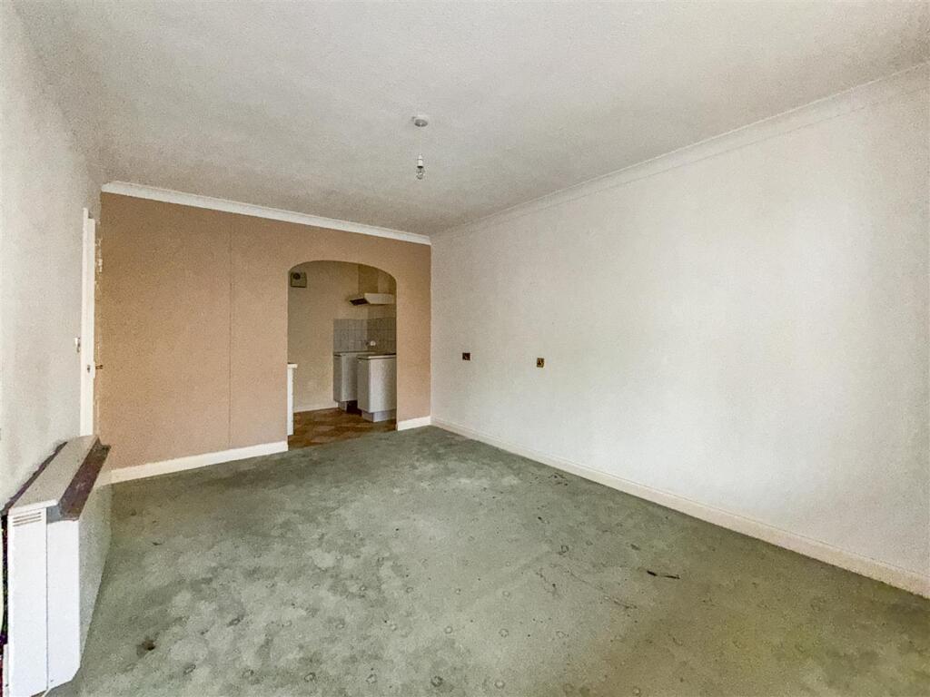 Freehold &amp; Flat 3 Dawes Court, Fisher Street, Paig