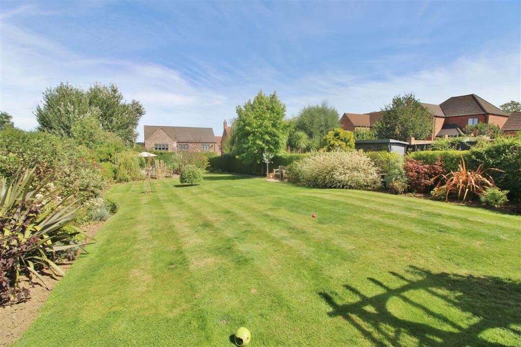 REAR GARDEN -