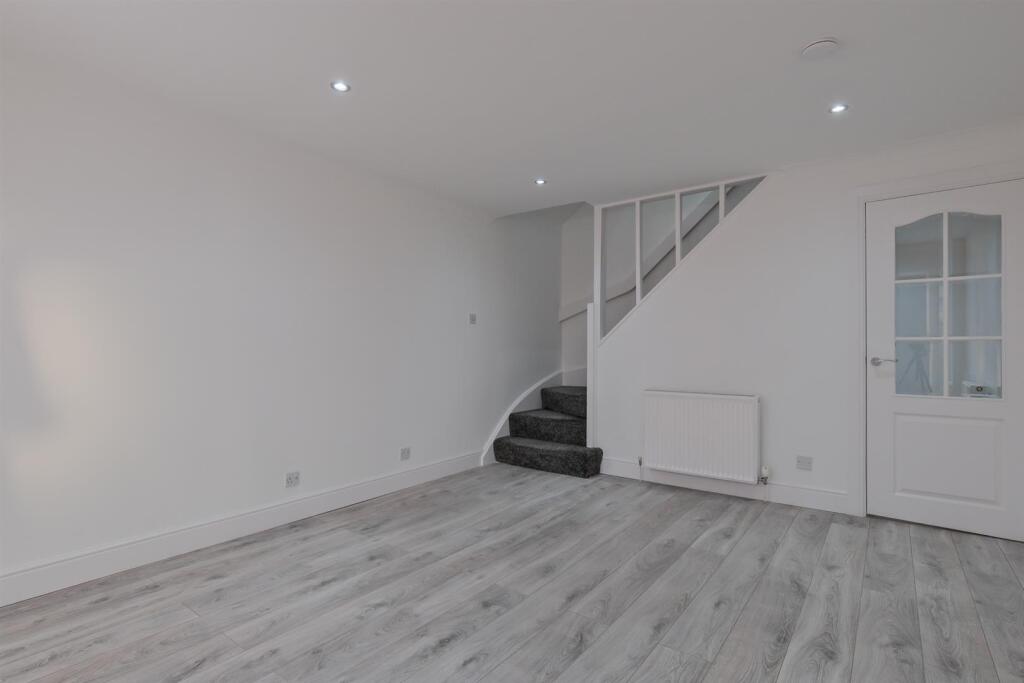016-88 Currieside Avenue , Shotts , ML7 5RN.jpg