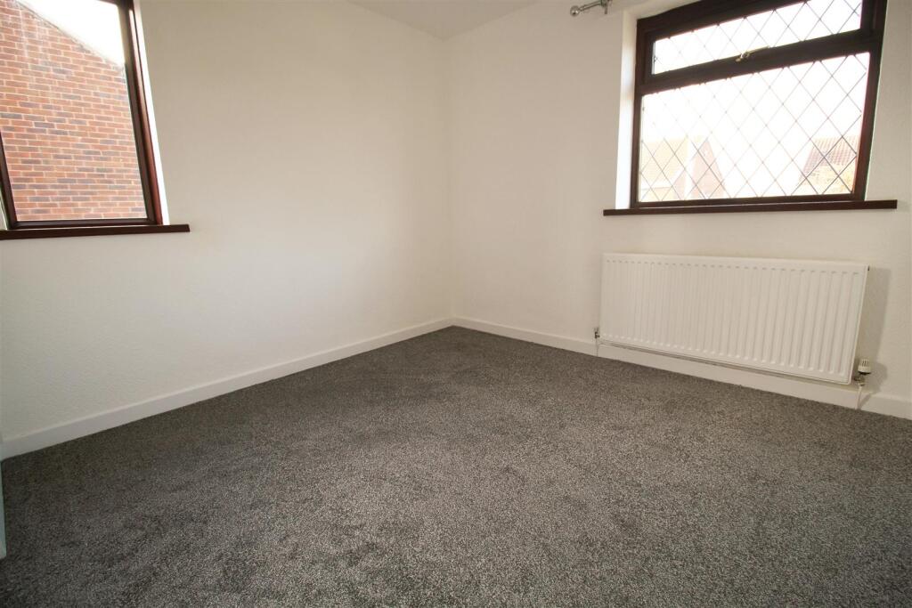 Bedroom 1.jpg