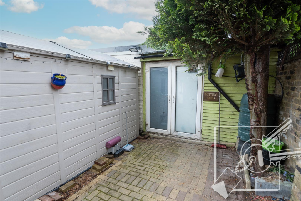 Double Garage/Workshop