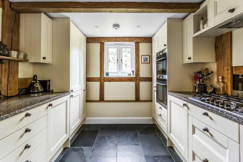 Kitchen 2.jpg