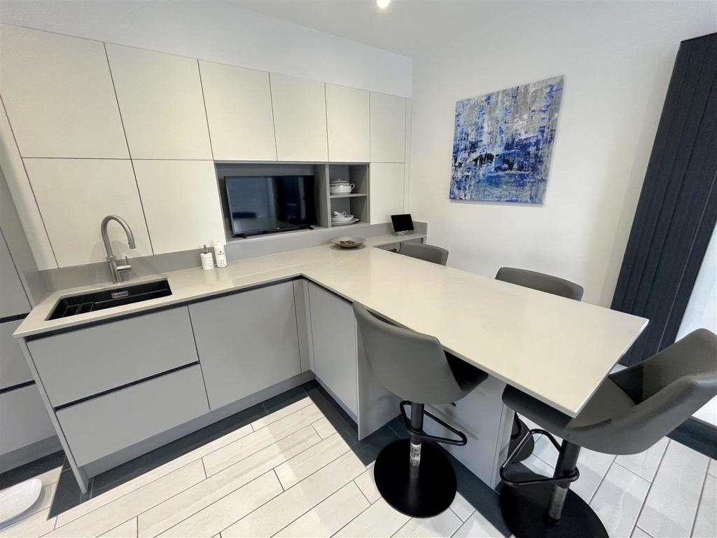 Breakfast Kitchen Aspect 5.jpg