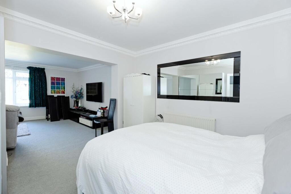 19 Abbots Way_14.JPG