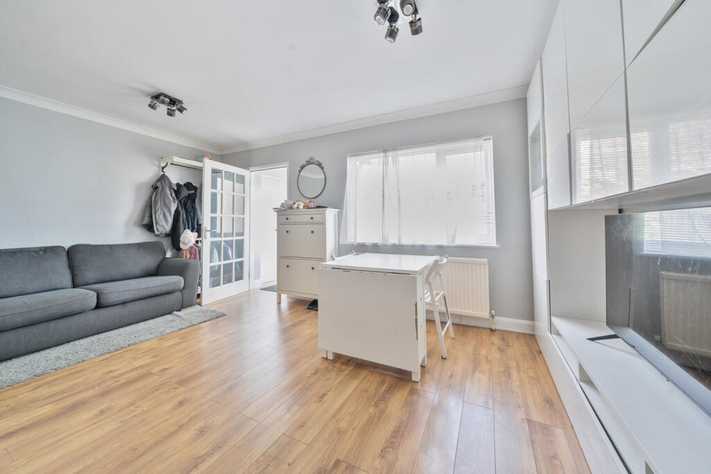 1310674-5-685eb87...