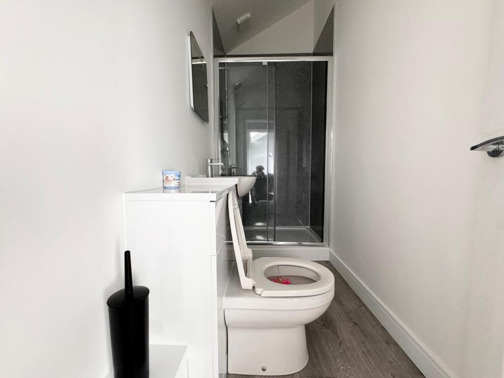 Cloakroom/wc