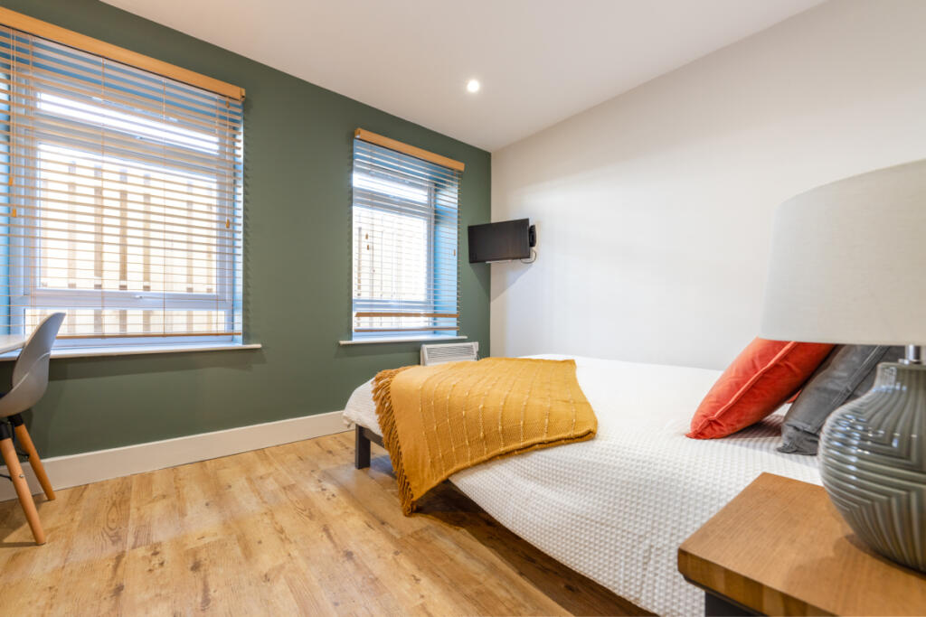 Flat 1, 122 Walter Road Bedroom 5