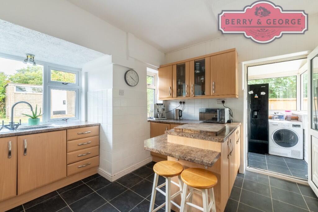 KITCHEN / BREAKFAST