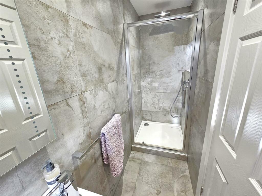 Downstairs Shower Room (2).jpg