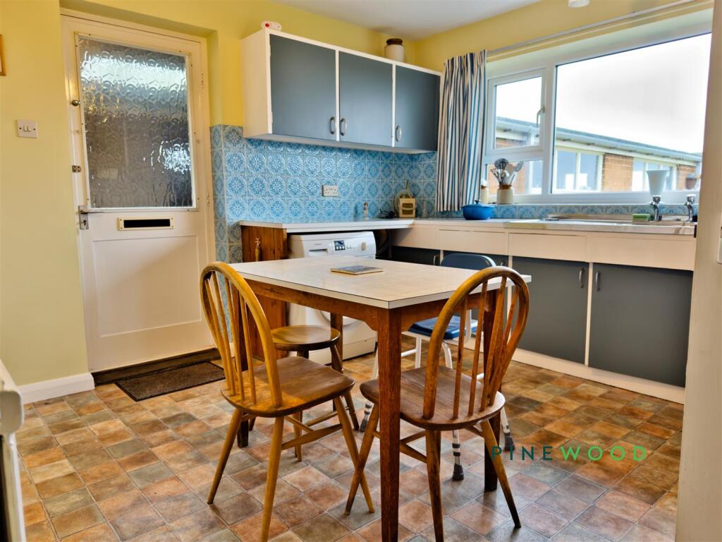 KITCHEN / DINER