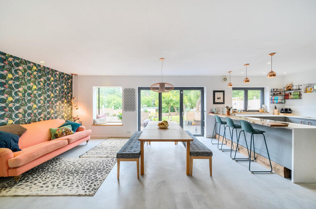 129826176841d44e1c9ba