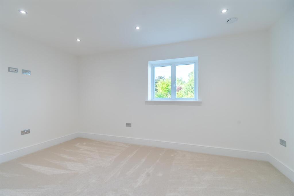 8558707-interior24.jpg