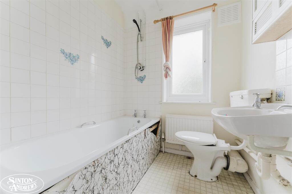 44 Westcott Bath.jpg