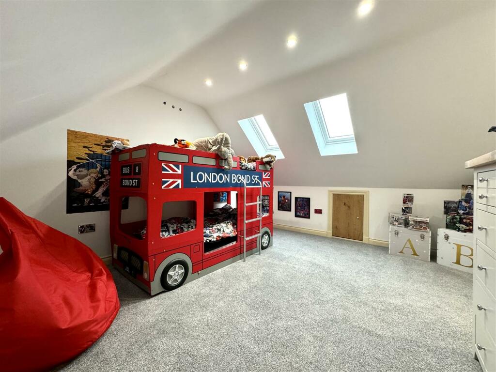 BEDROOM 5