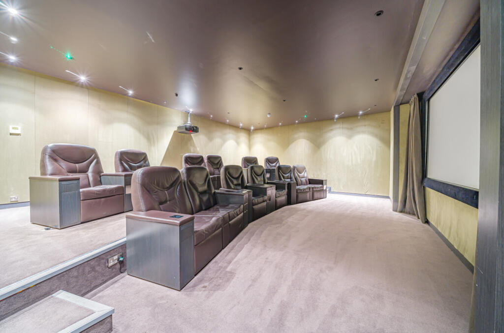 Regatta Lane, Hammersmith, W6