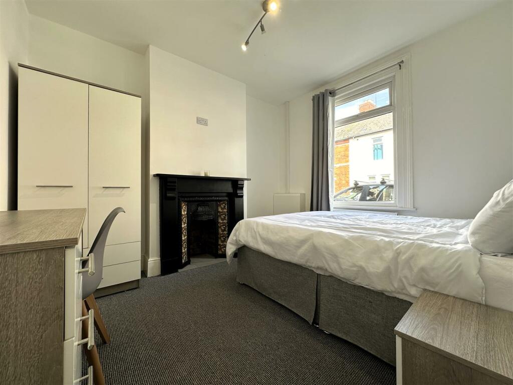 Room 1.jpg