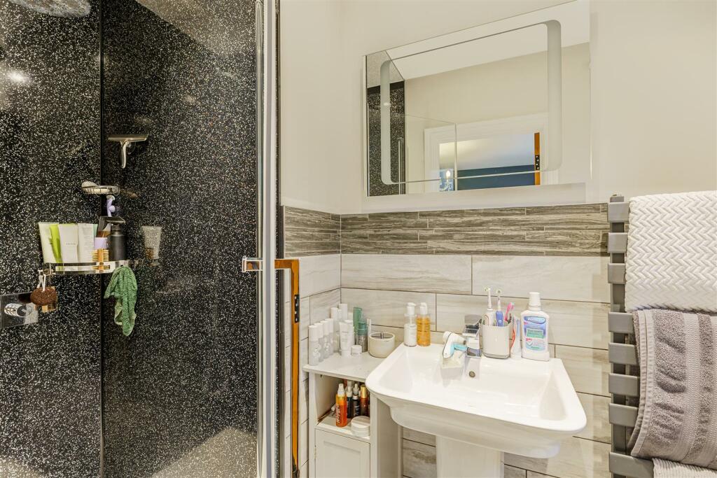 Primary En-Suite