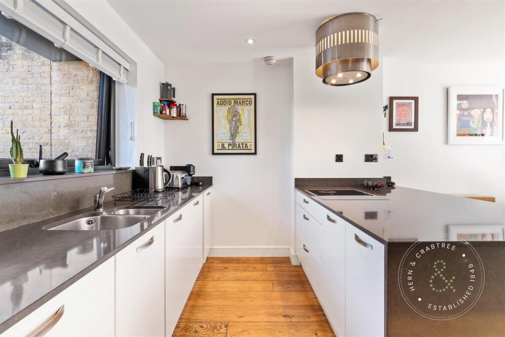 Conway Mews, Hern Crabtree (1).jpg