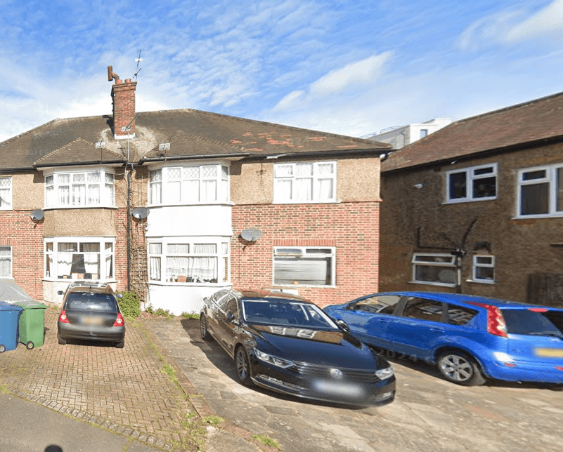 Two Bedroom Ground Floor Flat in Rayners Lane Har