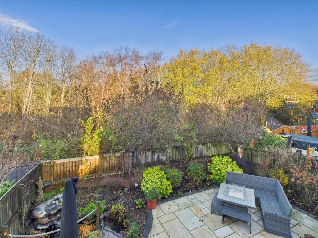 CAM03729G0-PR0188-STILL010