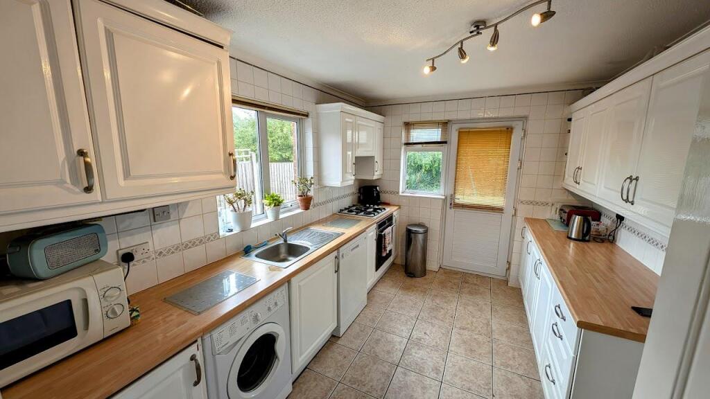 3 Mountbatten kitchen 1.jpg