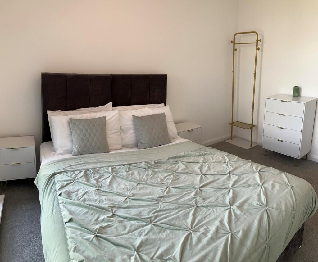 Master bedroom b