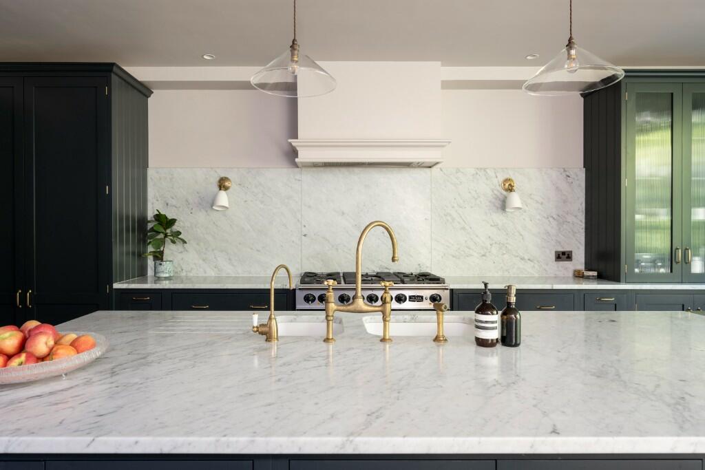 Kitchen/ dining