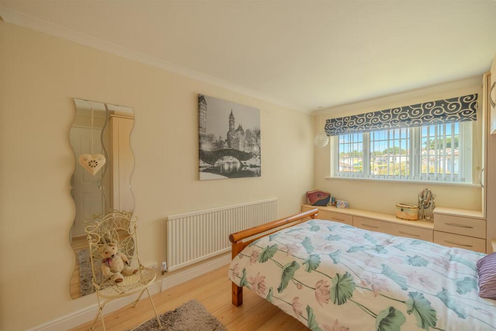 21 Pine Tree Road-1.jpg