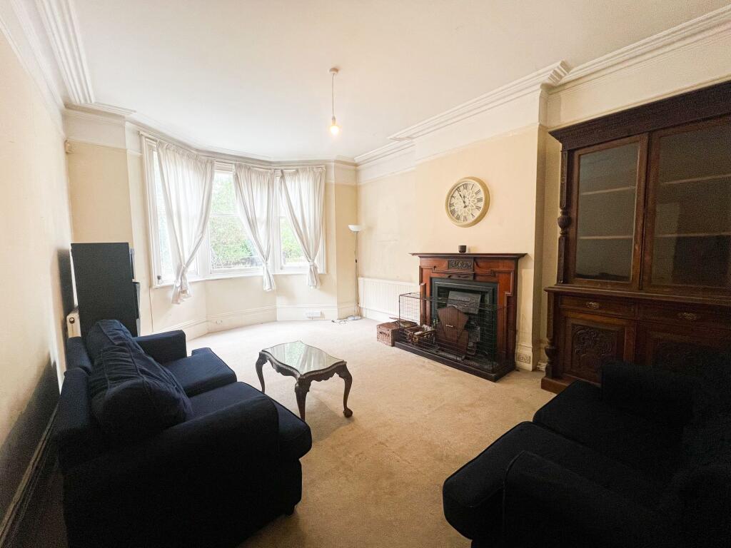 Aldersbrook Rd E12