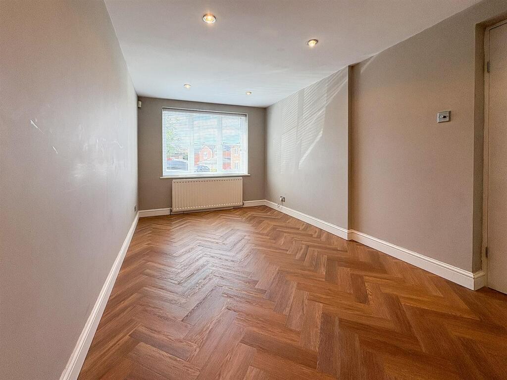 DINING ROOM.jpg