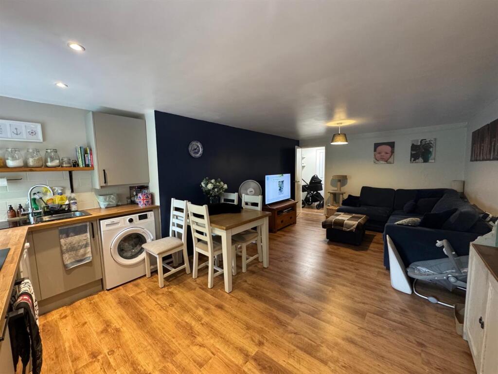 OPEN PLAN KITCHEN/DINING/LIVING ROOM