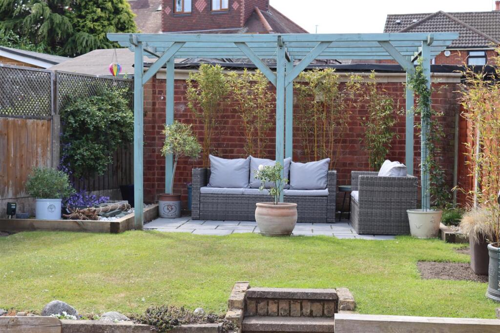 LANDSCAPED REAR GARDEN