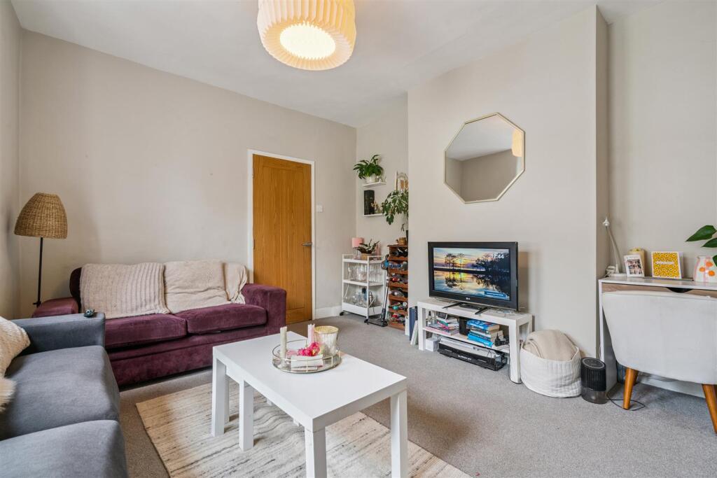 2a Gambole Road SW17 reception 2.jpg