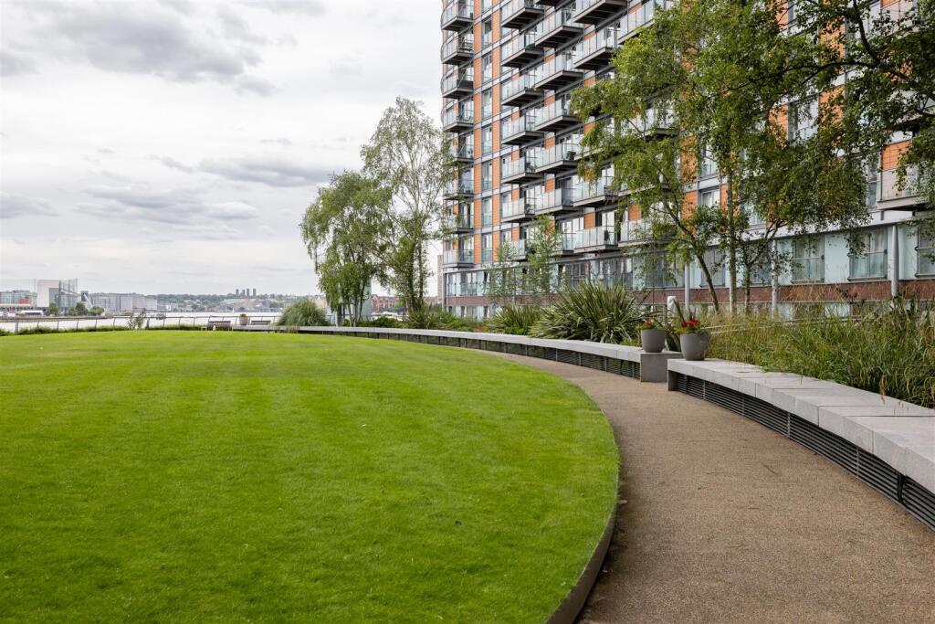 Fairmont Avenue, E14