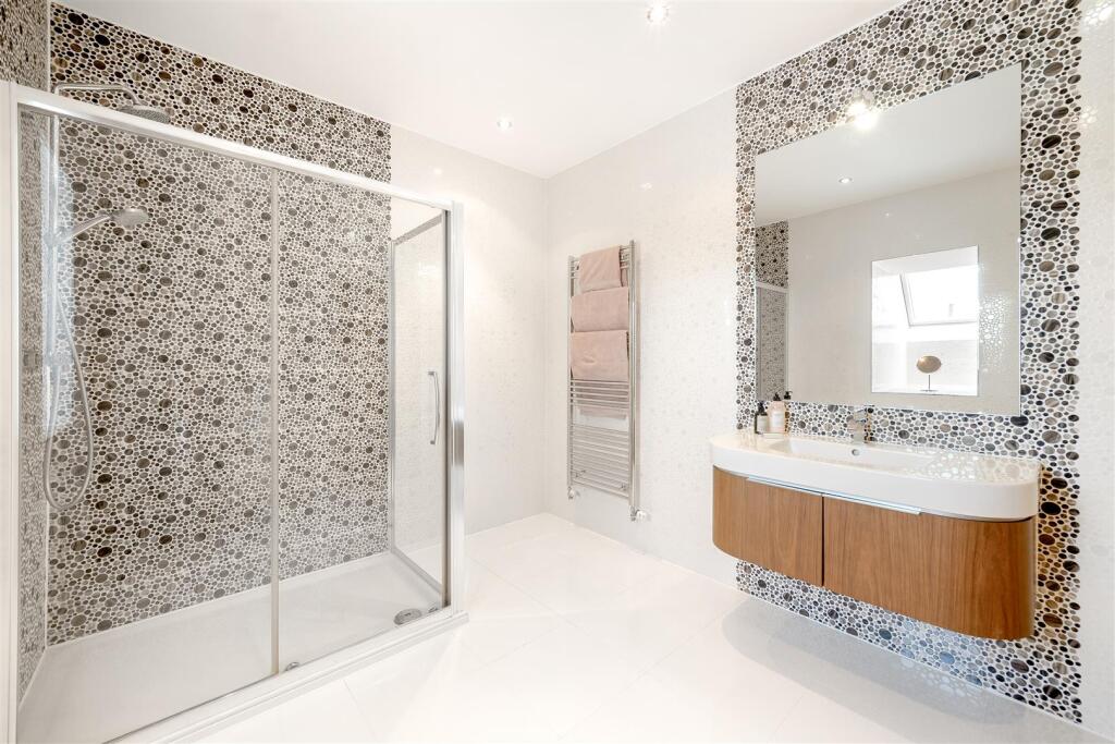 En-Suite Bedroom 2