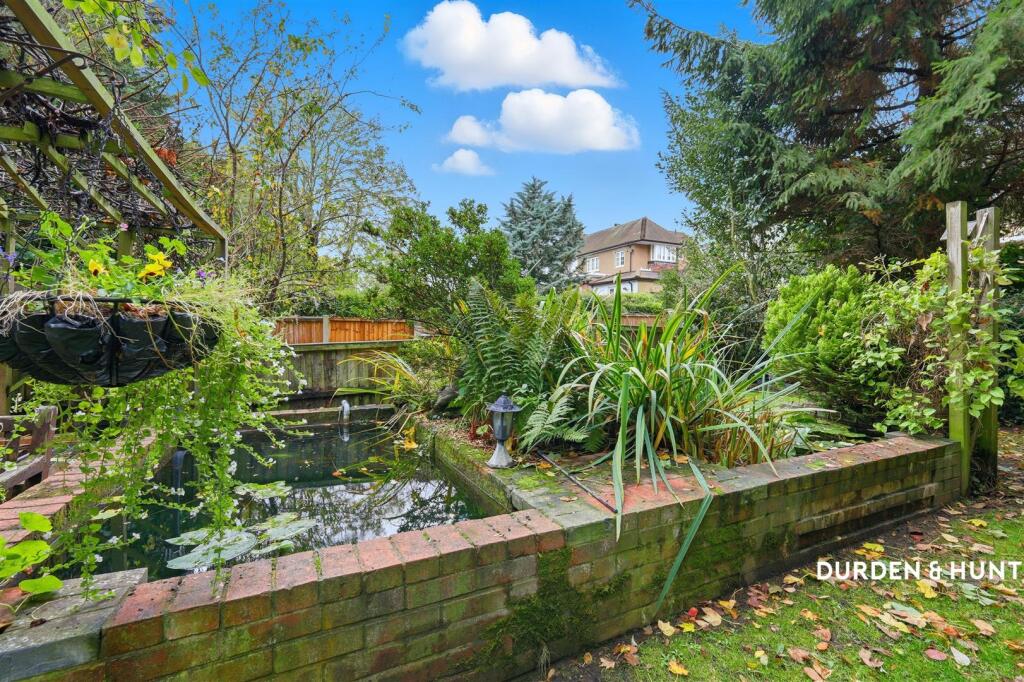 Northumberland Avenue